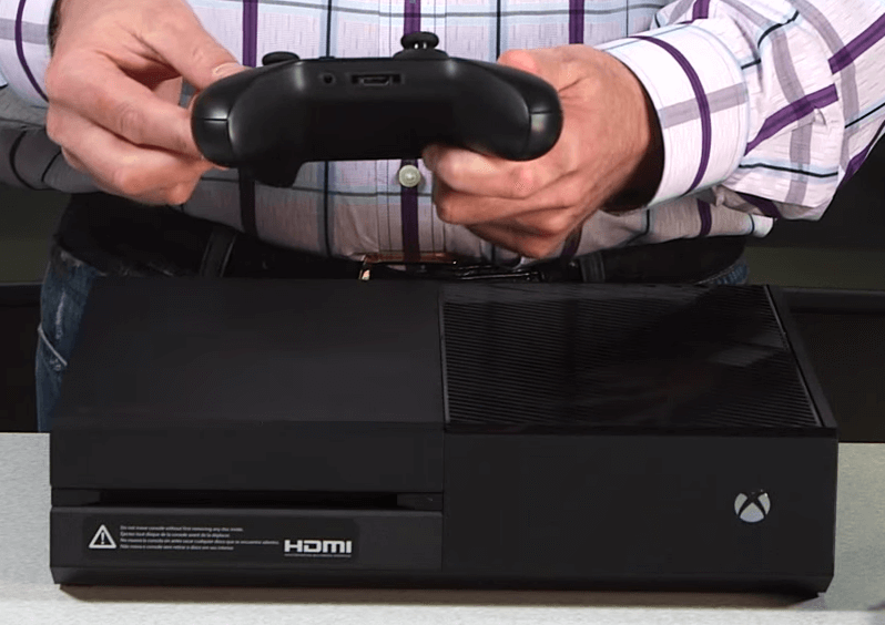 Major Nelson shows off the new Console and Controller