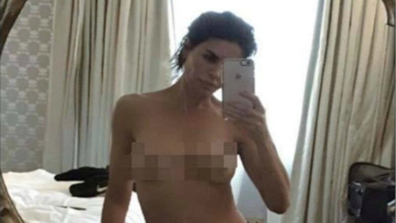 lisa rinna gets naked