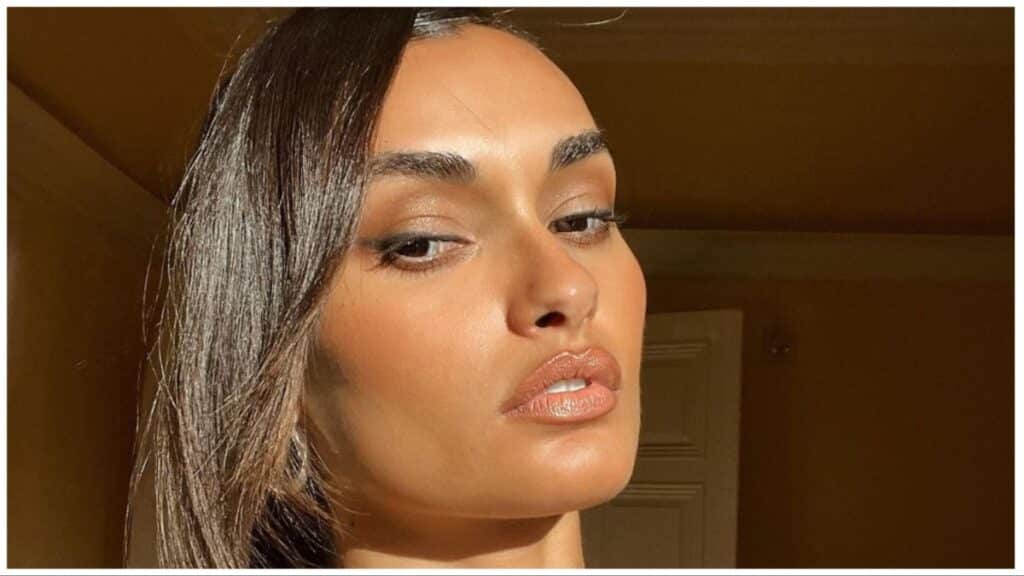 Brazilian model Gizele Oliveira takes a selfie