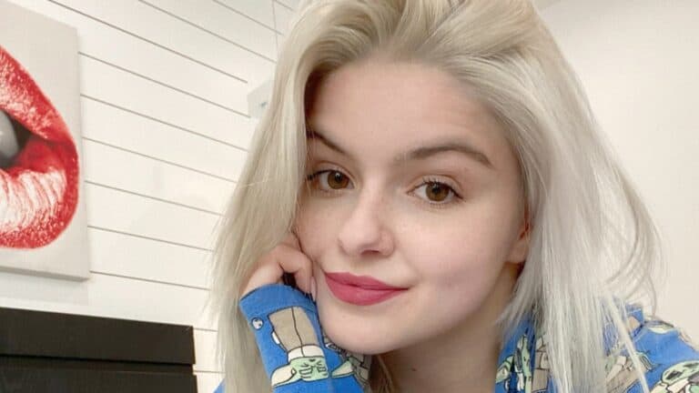 Ariel Winter close up