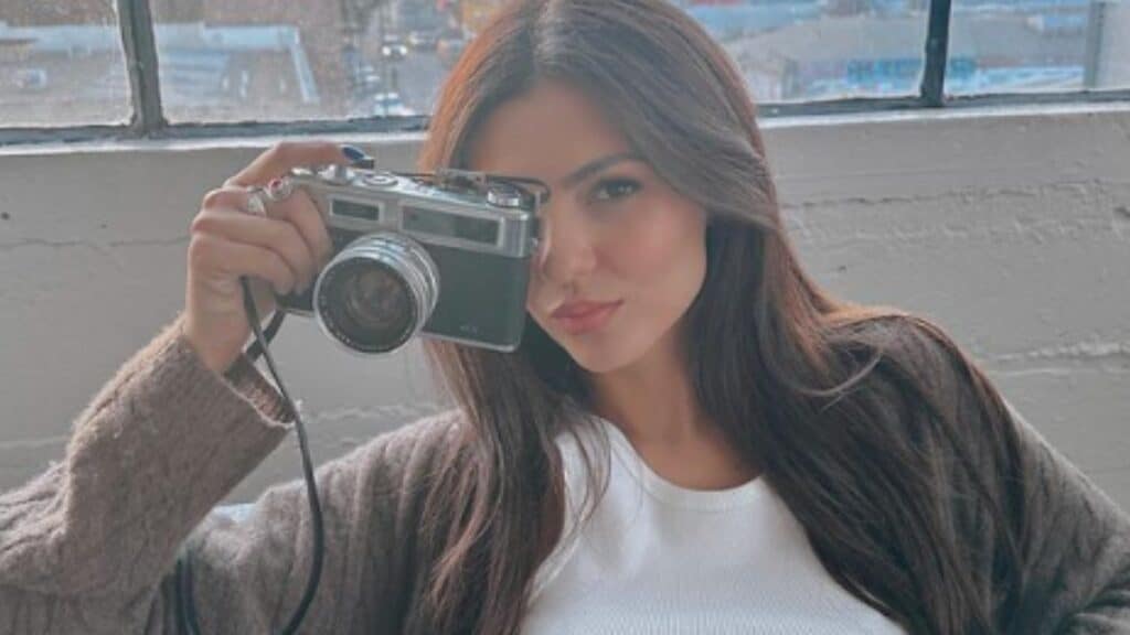 Victoria Justice Gets Fan Approval With Natural Beauty Picture Victoria Justice poses with camera