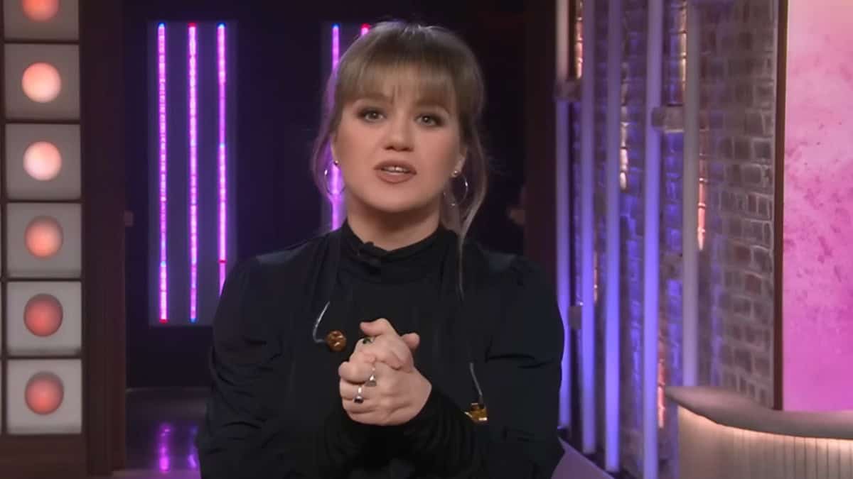 Kelly Clarkson ‘Clearly Full of Bitterness’ After Brutally Shading Ex-Husband With ‘Tacky and Immature’ Christmas Decor: ‘Toxic For The Kids’