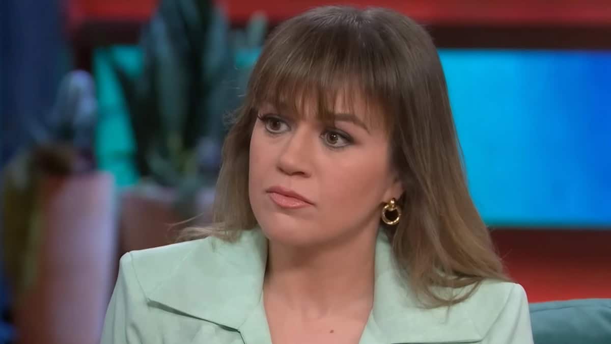 Kelly Clarkson ‘Working Herself To The Bone’ As Ex-Husband Brandon Blackstock ‘Enjoying Big Payoff’ From Divorce
