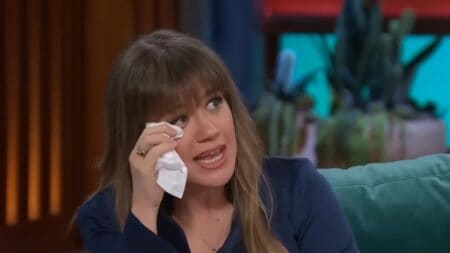Kelly Clarkson tears up amid dating rumors