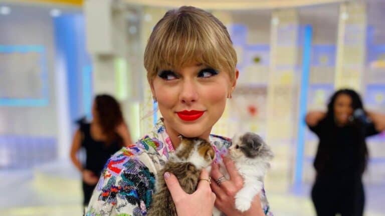 Taylor Swift Resorts to Bizarre Methods as ‘Overwhelming’ Fame Gets ‘Scary’ Taylor Swift holding a cat