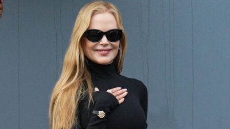 Nicole Kidman poses in all black