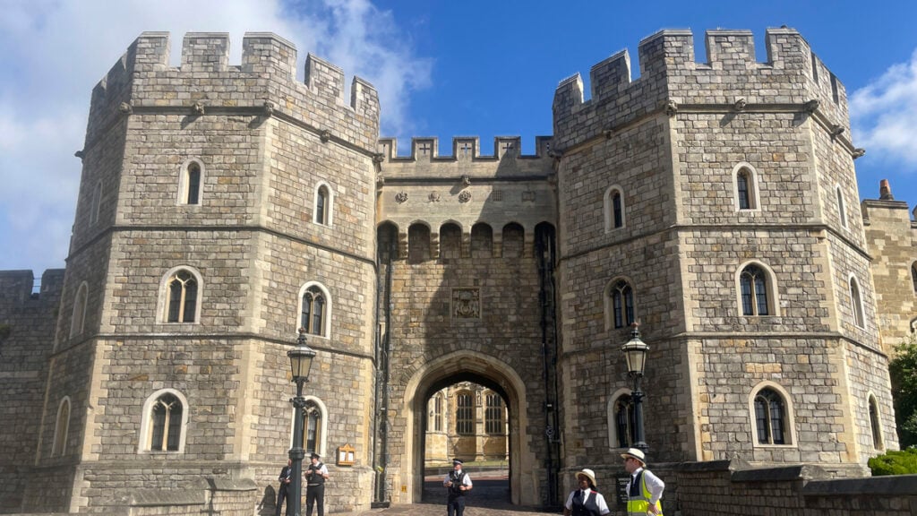 Prince William & Kate Middleton’s Windsor Castle Home Burglary Sparks Conspiracy Theories: ‘There’s More to All This’ Tourists wait patiently in a half mile long queue for over an hour and half to get into Windsor Castle this morning