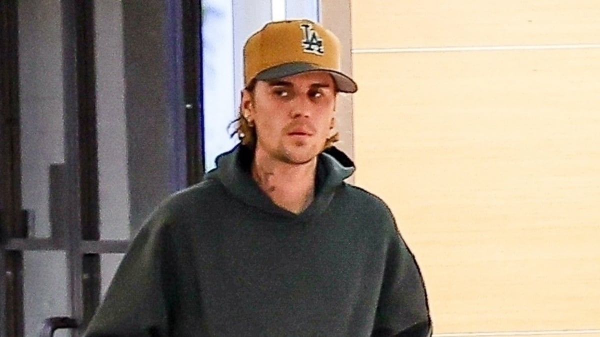 Justin Bieber Unfollows Usher And Other Close Friends As Rumors Run Wild: ‘Maybe Someone Got A Visit From The FBI’