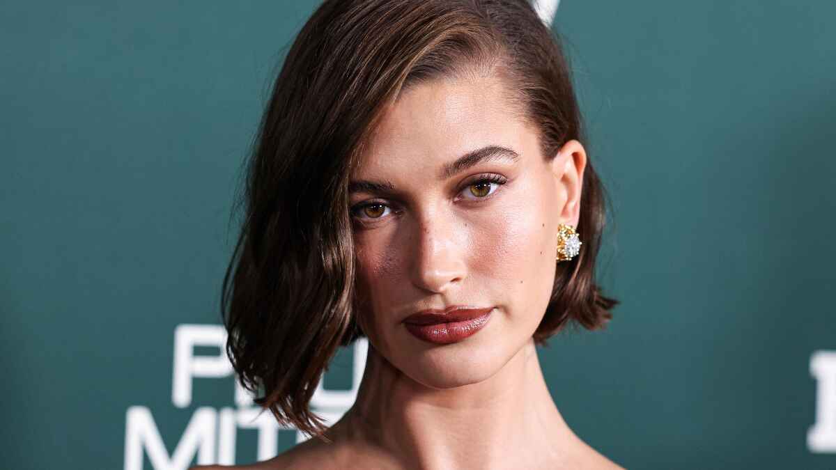 Hailey Bieber Is ‘Concerned’ For Justin Bieber Following His ‘Strange’ Behavior In Los Angeles: ‘There’s Only So Much She Can Do’