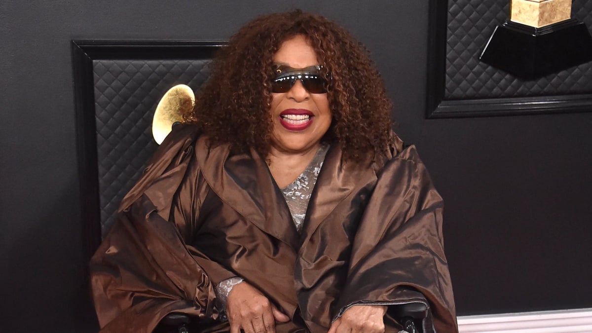 ‘Killing Me Softly’ Singer Roberta Flack Dead at 88 After Heartbreaking Final Years