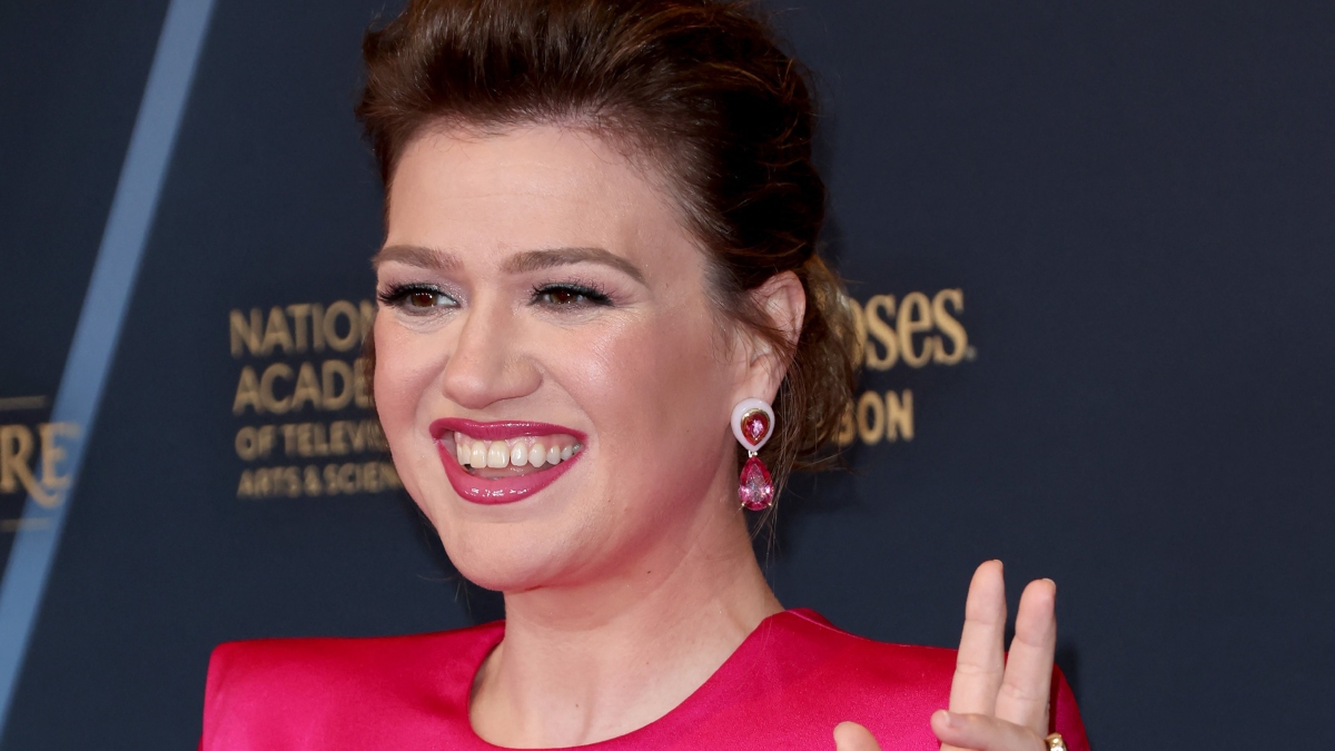 Kelly Clarkson’s Description of Co-Parenting With Her Ex-Husband Suggests That Their Relationship Could Be Strained: ‘A Lot That I Keep In’