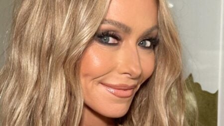 Kelly Ripa close up