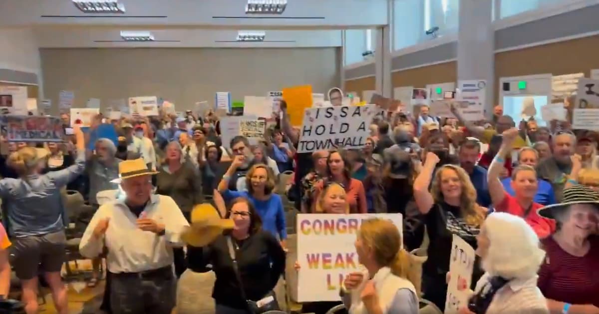 California Protesters Chant “Tax the Rich!” at Empty Chair Town Hall for Darrell Issa: ‘“Do This in Front of His House’