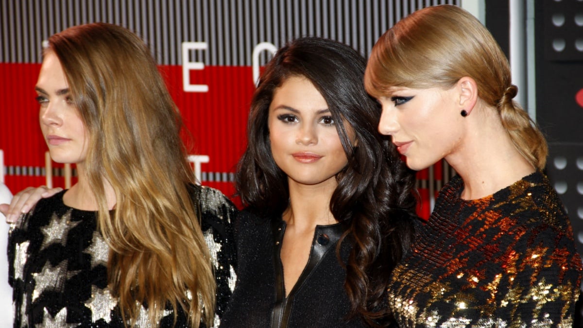 Taylor Swift Has Friends Bowing Down As Girl Squad Fights To Take Blake Lively’s Place: ‘They’re Being So Obvious’