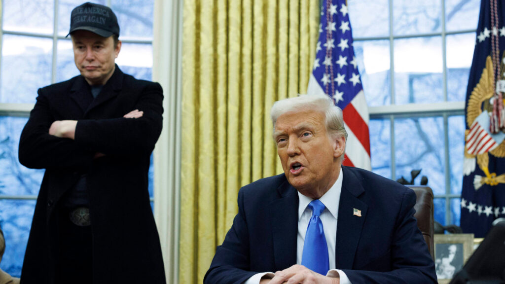 Photo of Elon Musk and Donald Trump at the Oval office.