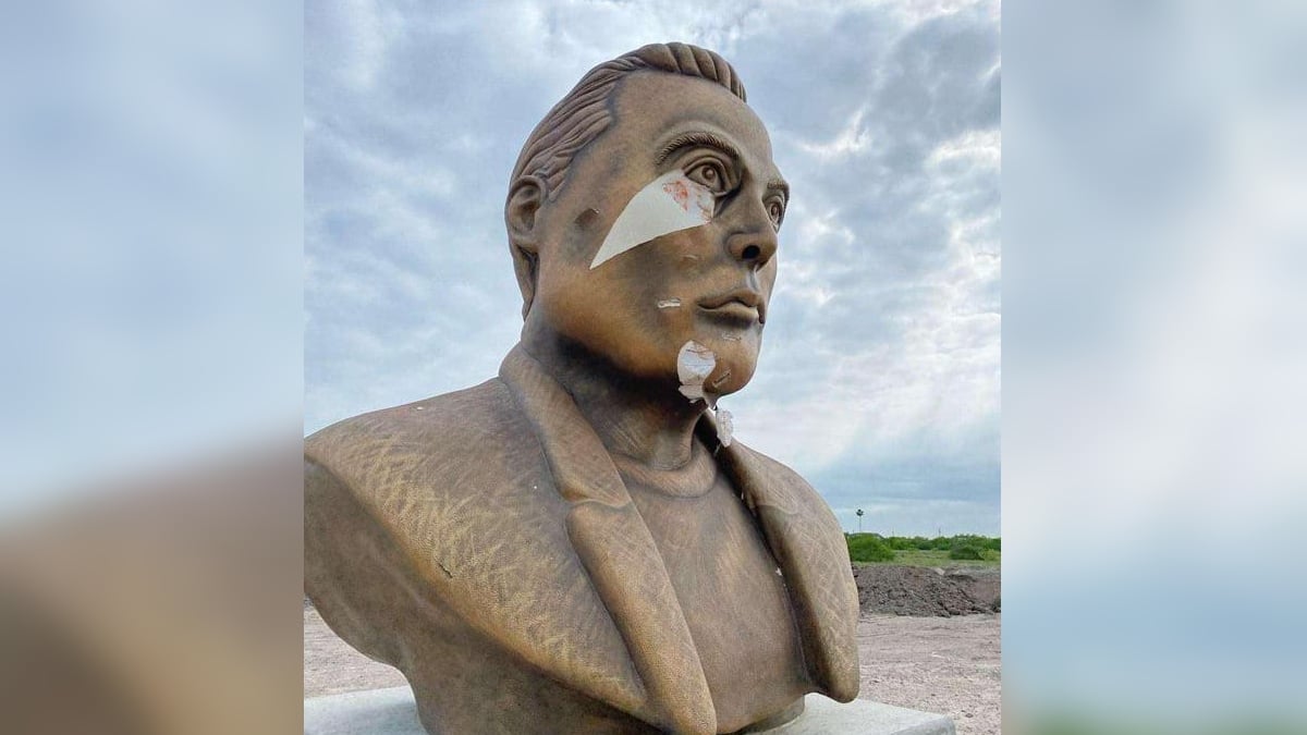 Vandals Target Elon Musk Head Statue Near Texas Starbase: ‘Not Vandalized Enough Though’