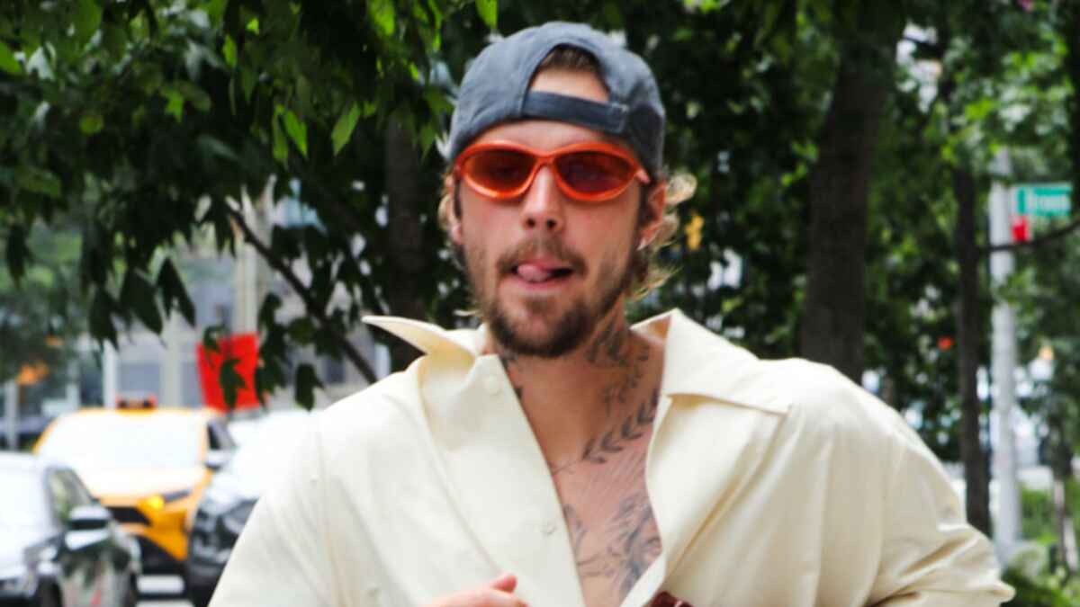 Justin Bieber Confronts Paparazzi In Palm Springs: ‘Why Are You Here?’