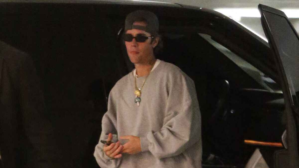 Justin Bieber Shares Disturbing Video of Paparazzi Surrounding Him: ‘Can’t Believe This Is Legal’