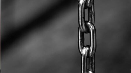 A picture of chains like the ones the Texas woman was attacked with.