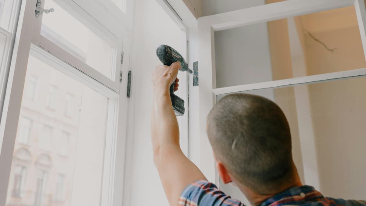 Creepy Window Worker Caught Sniffing Woman’s Shorts in California: ‘Take Action ASAP’