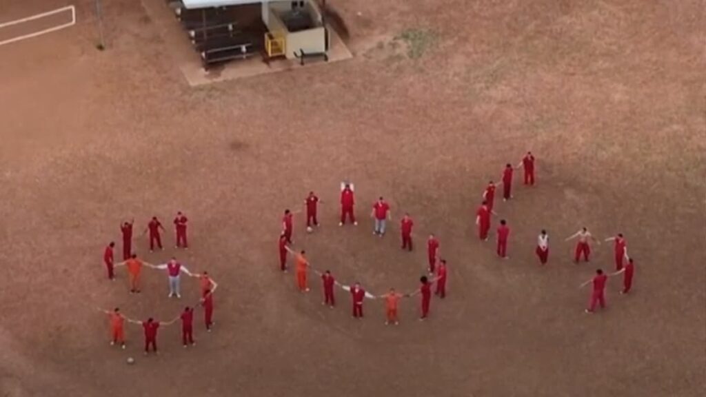 A picture of Texas detainees calling for help.