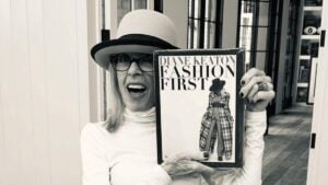 A picture of Diane Keaton in black and white.