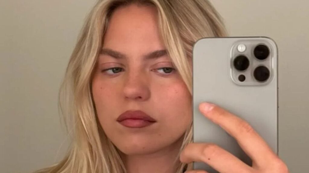 Renee Rapp selfie