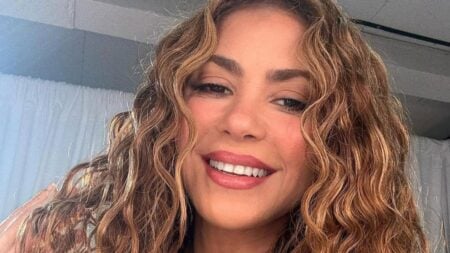 Shakira selfie