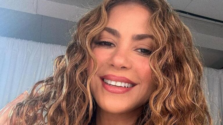 Shakira selfie