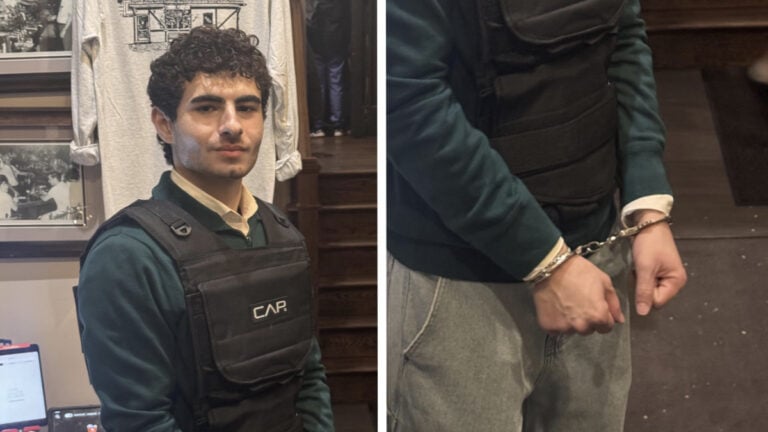 Pennsylvania Man Dresses Up as Handcuffed Luigi Mangione for Halloween at Local Bar: ‘His Health Insurance Company Will Probably Drop Him if They Found Out’ Pennsylvania Man Dresses Up as Handcuffed Luigi Mangione for Halloween at Local Bar